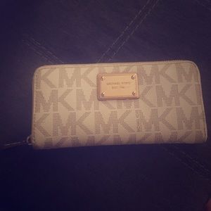 Michael kors wallet