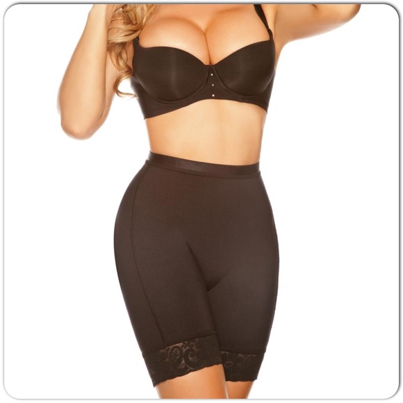 Buttocks lifter short.