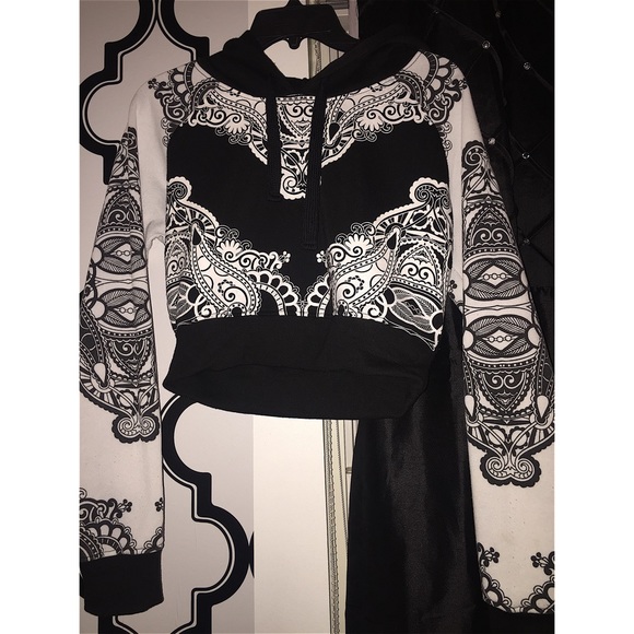 Cropped hoodie