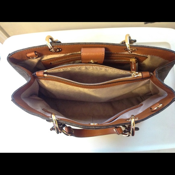 MK Cynthia signature medium satchel brown gold - Picture 3 of 4