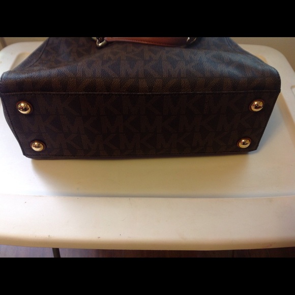 MK Cynthia signature medium satchel brown gold - Picture 4 of 4