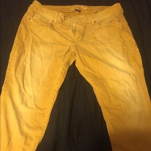 Mustard yellow American eagle stretch jeans