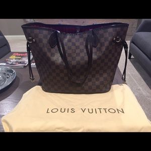 Louis Vuitton neverfull purse