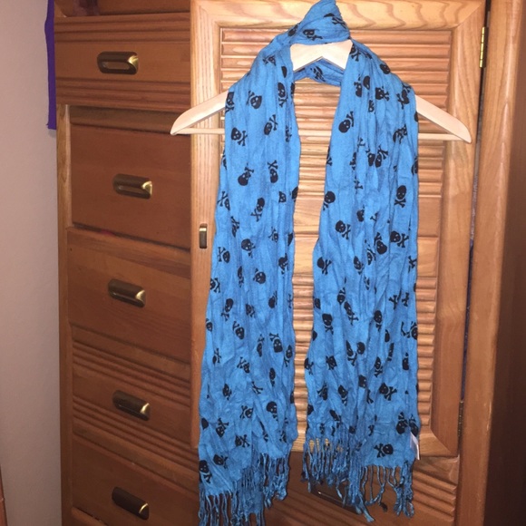 Accessories - Cute teal skull scarf