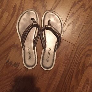 Bernardo Miami Flip Flops
