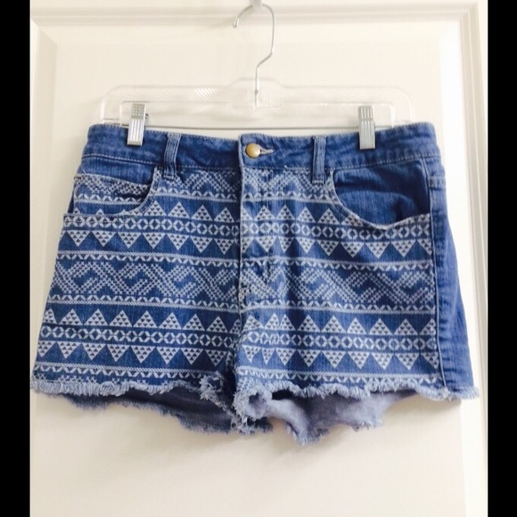 Forever 21 Pants - 🎉HP 9/16 🎉Tribal Print High Waisted Shorts