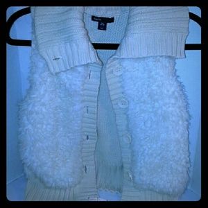 GAP Vest  Sz xxl  14/16  MRSP $49.00