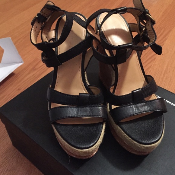 NINE WEST wedges - Picture 2 of 3