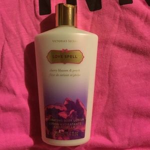 Victoria's Secret Love Spell lotion
