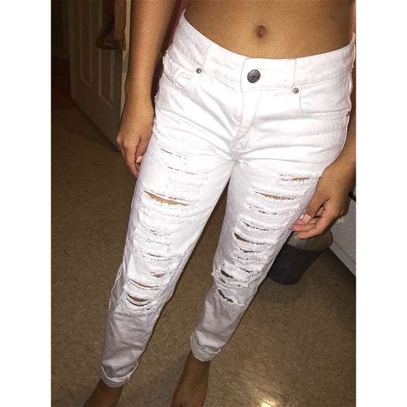 White ripped boyfriend jeans