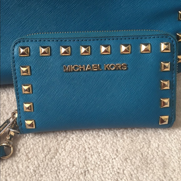 Michael Kors Clutches & Wallets - 🎉TRADE🎉 for @slave2stuff06
