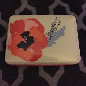 Vera travel zip jewelry box