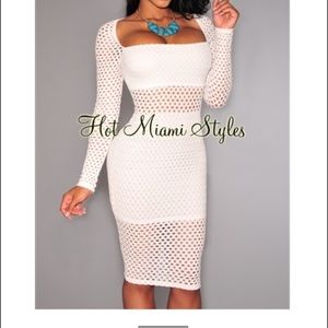 White net  long sleeveless dress