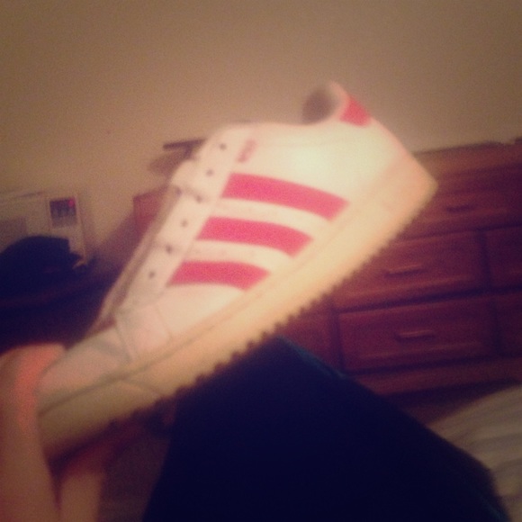 Skating shoes