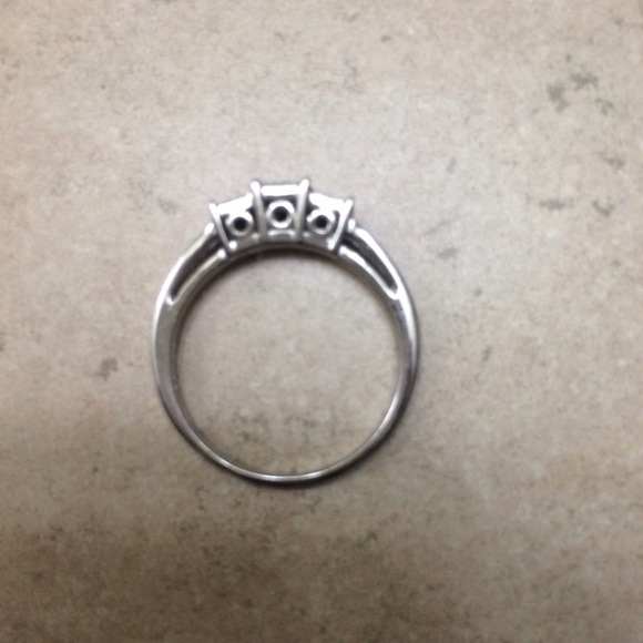 Diamond Ring - Picture 3 of 4
