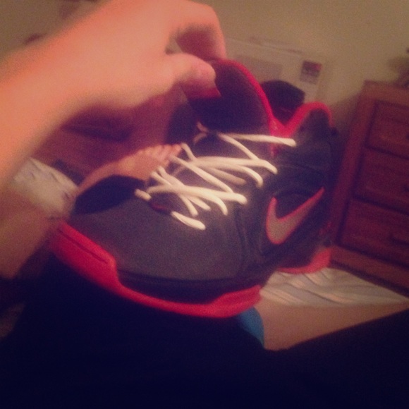 Basketball shoes