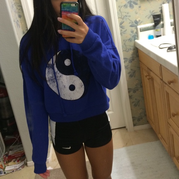 Blue cropped ying-yang hoodie