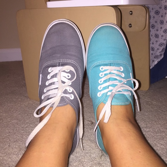 VANS! - Picture 1 of 4