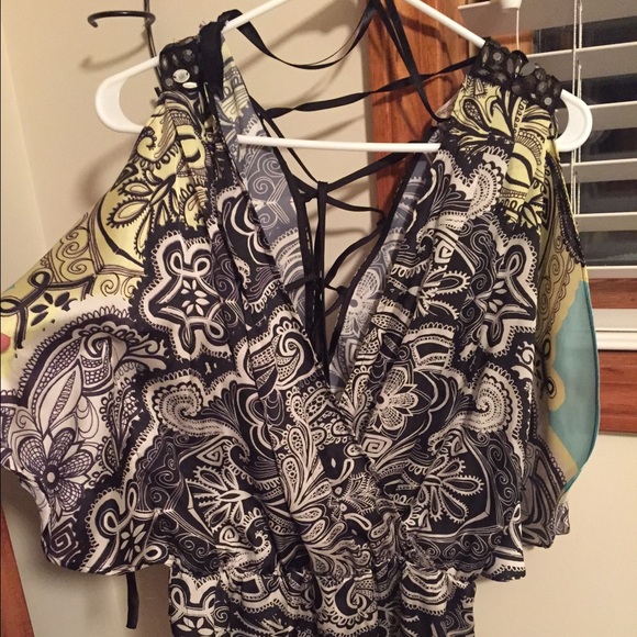 Pretty, silky, flowy Arden B top
