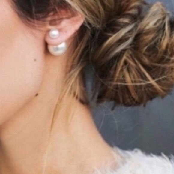 Boutique Jewelry - NWT Double Pearl Peekaboo Earrings