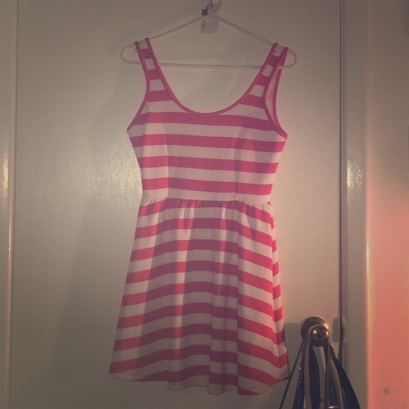 Cute pink and white striped dress💐