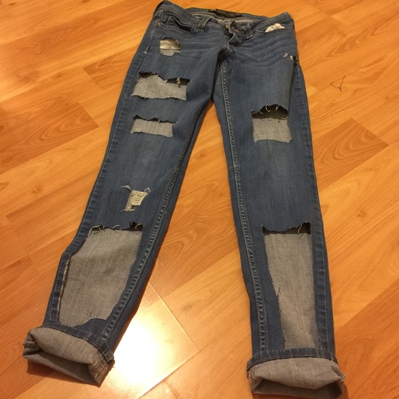 DIY distressed jeans - Picture 2 of 4