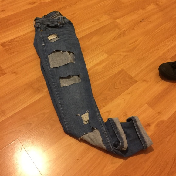 DIY distressed jeans - Picture 3 of 4