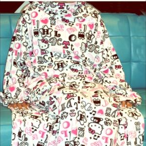 Hello kitty snuggie
