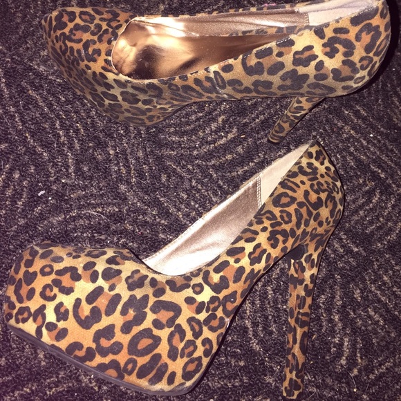 Charlotte Russe high heels, size 8 👀👠 - Picture 2 of 2