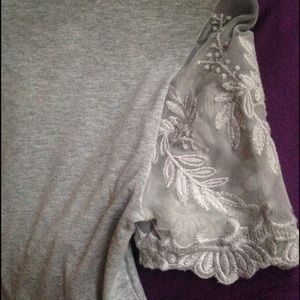 Forever 21 Gray lace crop top tee