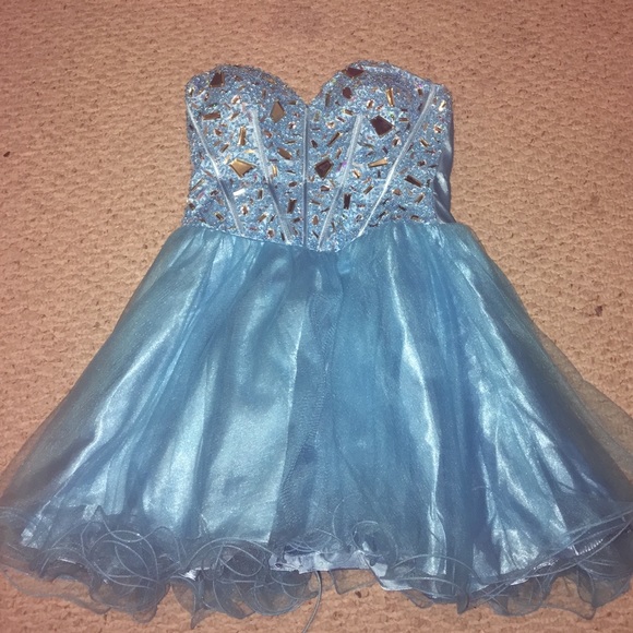 Dress only worn once .