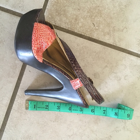 Heels - Picture 2 of 3