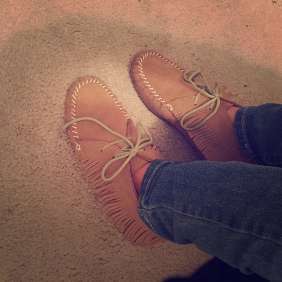 American eagle size 7 moccasins
