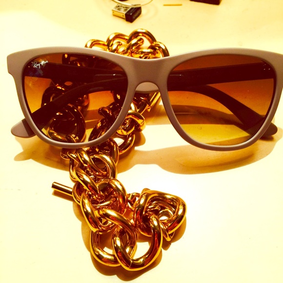 Ray-Ban Accessories - Final sale!Authentic Gray Ray Ban Erika sunglasses