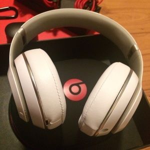 Beats by Dre Studio 2.0 White (Perfect Condition)