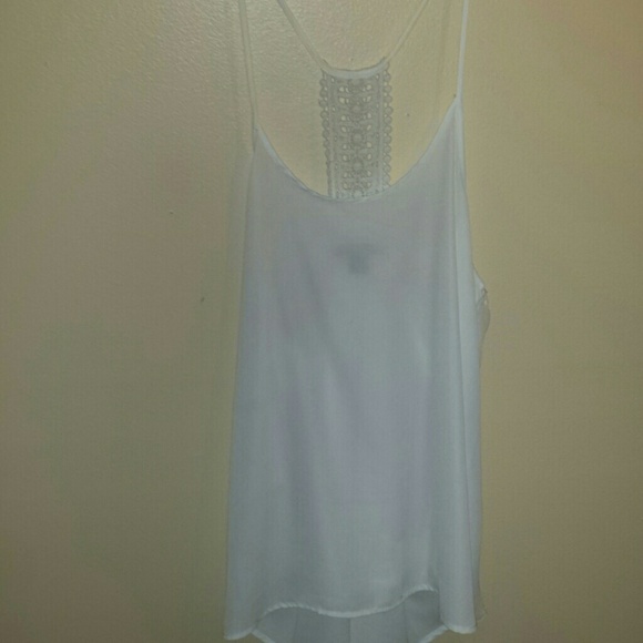 Joyce Leslie Tops - White tank top❄️