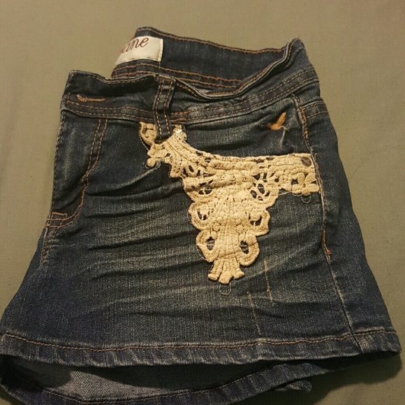 Shorts - Picture 3 of 3