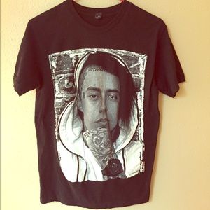 Hot topic 👽, Ronnie Radke's perf face shirt lol