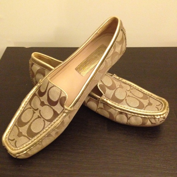 Coach Shoes - 🎉Must go🎉Coach "Summer" Signature Flat