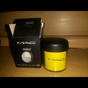 MAC Chrome Yellow eyeshadow