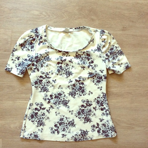 🙋💁✌🏻Forever 21 Floral Top