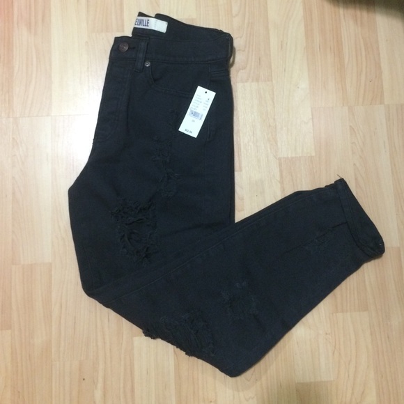 Brandy Melville Distressed Boyfriend Jeans