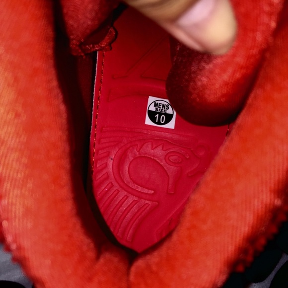 Inside of yeezy red Octobers - Picture 1 of 1
