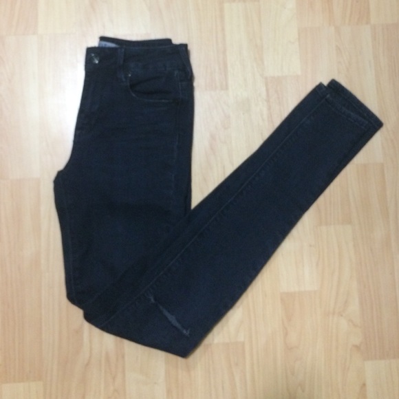 NWOT Brandy Melville High Waisted Jeans