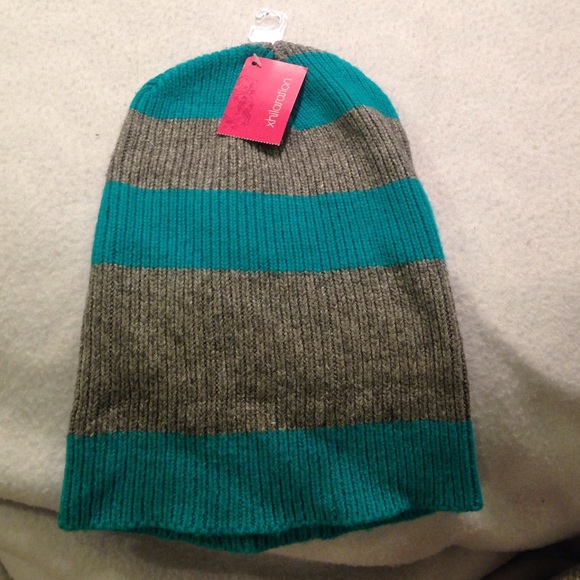 Turquoise/gray striped beanie