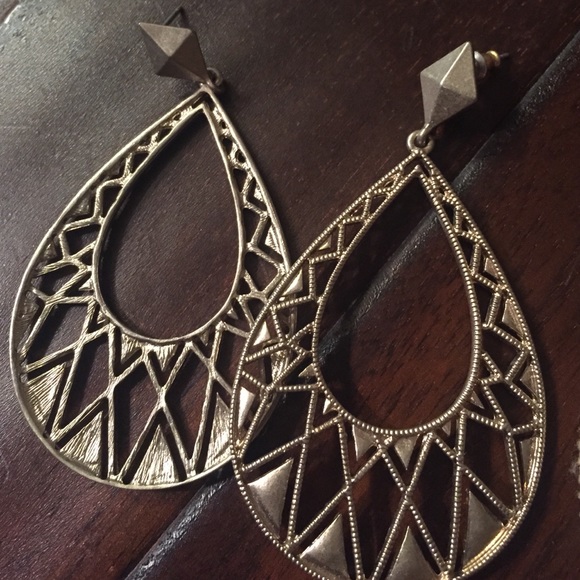 Earrings - Picture 3 of 4