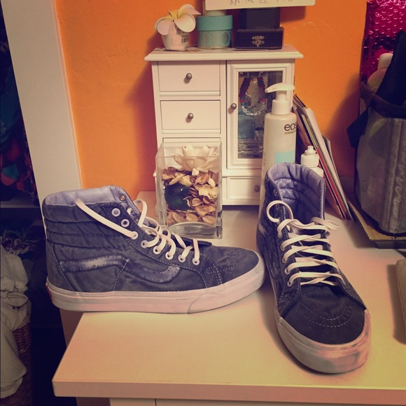 Vans Sk8-Hi tonal slim sneaker. Hardly worn