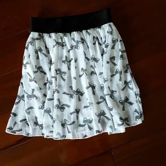 White chiffon  min skirt