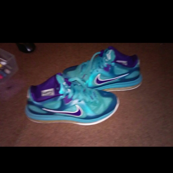 NIKE AIR MAX LEBRON IX(9) LOW "HORNETS" MENS 8 - Picture 2 of 4