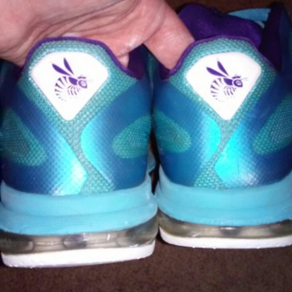 NIKE AIR MAX LEBRON IX(9) LOW "HORNETS" MENS 8 - Picture 3 of 4